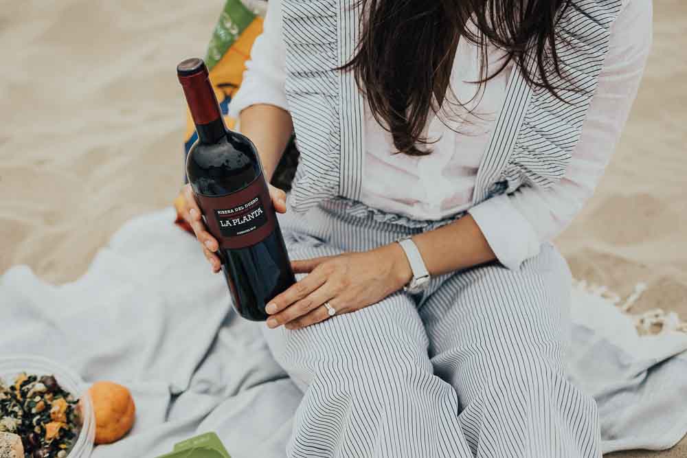 Lifestyle blogger Devin McGovern and wife Marlene Martinez hit the beach for Memorial weekend with Ribera y Rueda wine