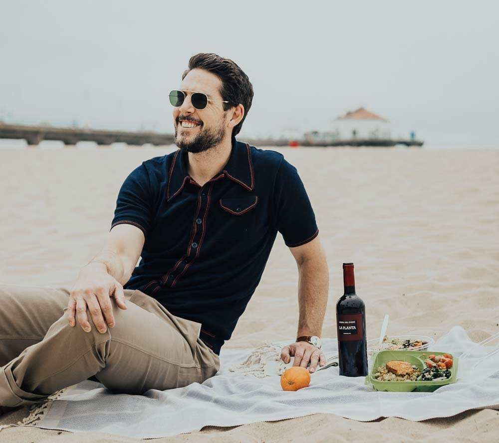 Lifestyle blogger Devin McGovern and wife Marlene Martinez hit the beach for Memorial weekend with Ribera y Rueda wine
