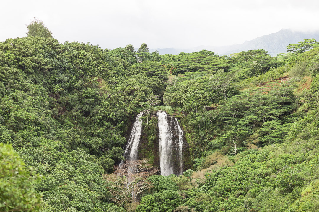 Lifestyle blogger Outlined Cloth adventuring Kauai in Sperry boots