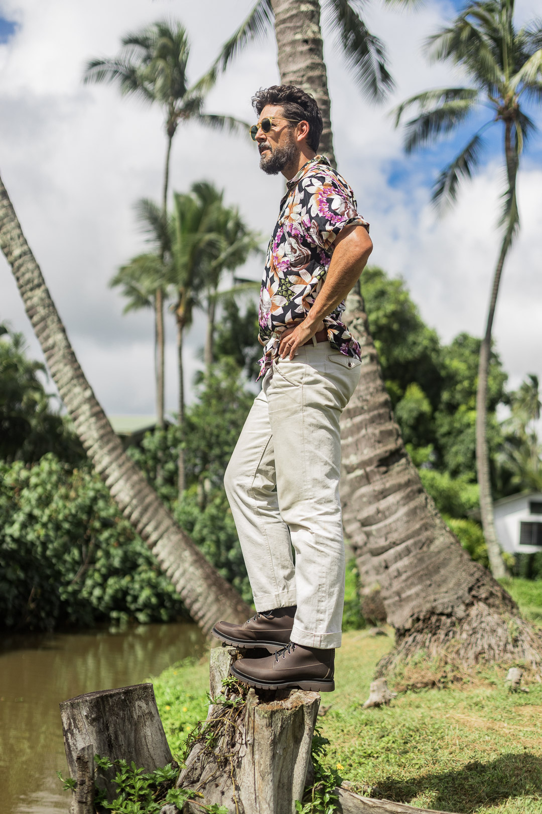 Lifestyle blogger Outlined Cloth adventuring Kauai in Sperry boots